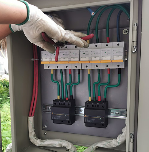 家用浪涌保護(hù)器