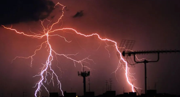 光伏儲(chǔ)能系統(tǒng)中浪涌保護(hù)器的選型